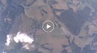 Мужчина потерял сознание во время прыжка с парашютом