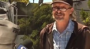 В США мужчине запретили держать лодку у своего дома (6 фото + 1 видео)