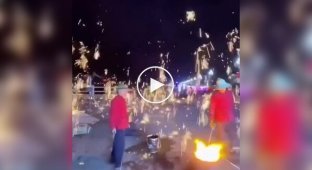 Iron Flowers - an ancient Chinese show made of molten metal