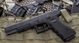 Glock 17 pistol (16 photos)