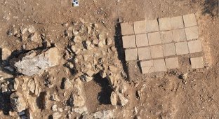 In Turkey, found a Roman tomb, strewn with "enchanted" nails against zombies (5 photos)