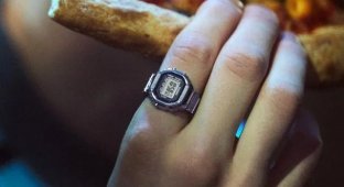 Casio released a ring in the form of a miniature watch (3 photos + video)