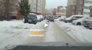 Курьёзное ДТП во дворе