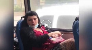 Курящая королева троллейбуса из Одессы