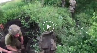 Paratroopers of the 80th brigade begin clearing the trenches from the Russians, towards Bakhmut