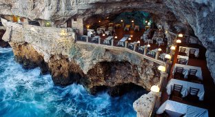 Ресторан, построенный прямо в итальянской пещере: насладитесь прекрасными видами за ужином! (10 фото)