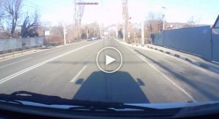 В Крыму бронеавтомобиль Тигр врезался в троллейбус