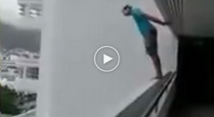 47-летний француз прыгает с 16-ого этажа в Таиланде, Пхукет