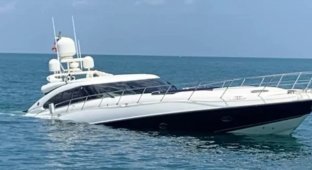 There were people on board: a luxury 24-meter yacht worth $1 million sank (5 photos)
