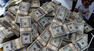 Мусорщик из США нашел "500 тысяч долларов" (2 фото)