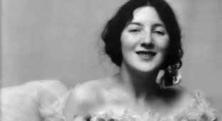 The Tragic Fate of the World's First Supermodel (3 photos)