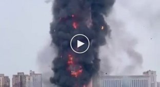 В Китае практически полностью сгорел небоскреб высотой в 218 метров
