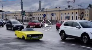 Веломобиль на улицах Петербург