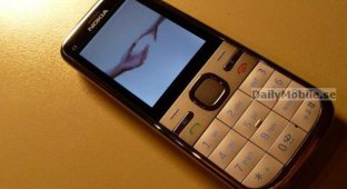 Nokia C5 - живые фото нового смартфона (6 фото)