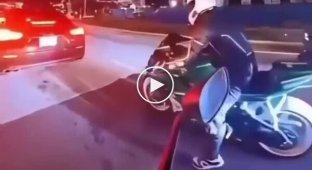 Мотоцикліст не втримав байк і отримав хворобливий урок