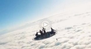 Extreme sports enthusiasts from Brazil have taken skydiving to a new level