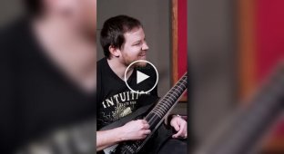 What does a guitar with a rotating neck sound like