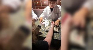 У Шанхаї відкрився бар, де лікарі підбирають коктейлі за пульсом і станом мови