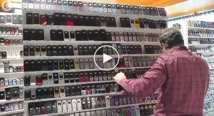 A Spaniard collected a collection of 3615 different models of mobile phones