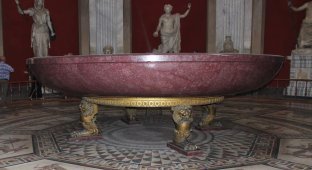 Porphyry bowl - the largest surviving bowl of antiquity (3 photos)