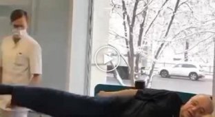 Евгений Петросян удивляет своей растяжкой
