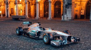 The championship Formula 1 car will be put up for auction - Mercedes-AMG Petronas W04-04 (31 photos)