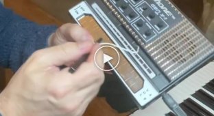 Musical pause with stylophone