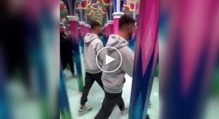 Нескучный зеркальный лабиринт