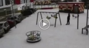 In Surgut, a woman confused gas with a brake and crashed into a children's swing