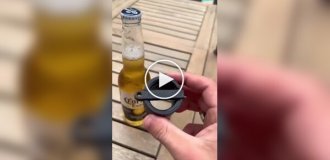 Оригинальная открывалка для бутылок