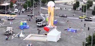 It Reminds Me Something: A Sculpture Installed in the Central Square Made Townspeople Laugh (5 photos) photo)