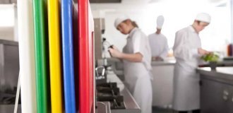 Как выглядит безопасная кухня: правила, которые шеф-повара соблюдают, а вы — нет (13 фото)