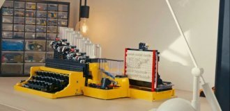 Фанат LEGO собрал рабочую печатную машинку из деталей конструктора (2 фото + 1 видео)