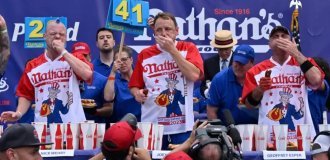 Hot Dog King Banned from Competing After Going Vegan (3 Photos + 1 Video)