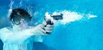 Що буде, якщо вистрілити під водою з вогнепальної зброї (5 фото)