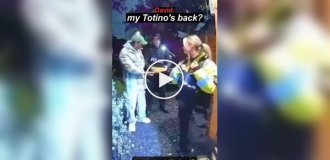 Подозрительный прохожий оказался романтиком: мужчина взял номер у полицейской