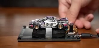 Для машинок Hot Wheels сделали миниатюрный диностенд (5 фото + 1 видео)
