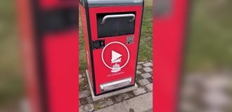 Говорящие мусорные урны в Швеции