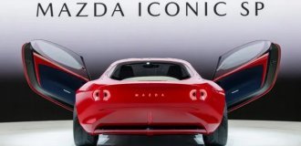 Mazda запатентувала модель з дверима "крила метелика" і подовжньо розташованим мотором (5 фото)