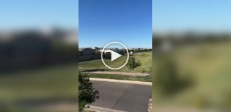 Полет на мотоцикле над дорогой