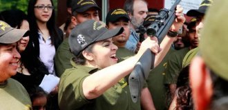 Как простая мексиканка Нестора Сальгадо объявила войну наркокартелям (11 фото)