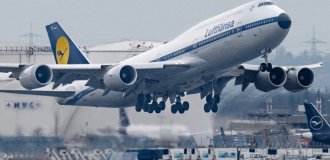 Жорстка посадка двопалубного Boeing 747 (4 фото + 1 відео)