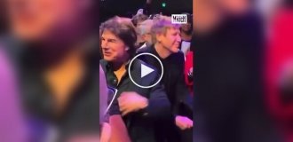 Том Круз зажигает