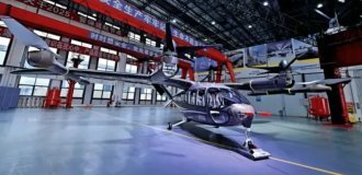 The First Flying Geely Rolls Off the Assembly Line (2 photos)