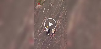 50-летний австралиец застрял на два часа на крутом склоне горы Бирва без страховки