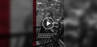 В Шотландии неизвестный украл 2,5-метрового Щелкунчика