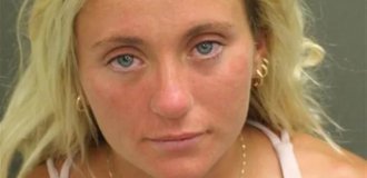 Сотрудница службы безопасности попала под горячую руку пьяных сестёр (8 фото + 1 видео)