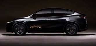Tesla suspected of concealing details of an accident involving a robotaxi (1 photo)
