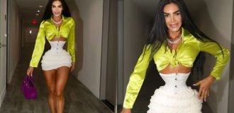 Модель носит корсет 23 часа в сутки и уменьшила талию до 50 см (9 фото + 1 видео)