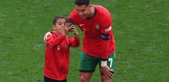 A child ran onto the Euro 2024 pitch to take a photo with Cristiano Ronaldo (2 photos + video)